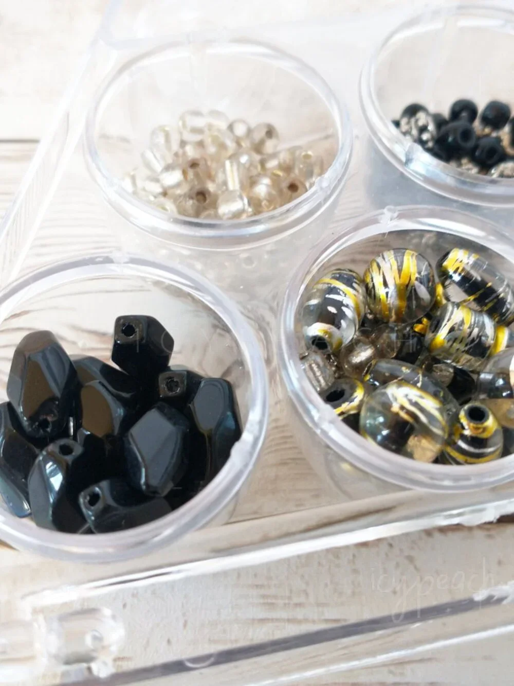 Cousin Fashion Glass Jewelry Kit Midnight 5 Bracelets Black Gold Tan DIY Crafts